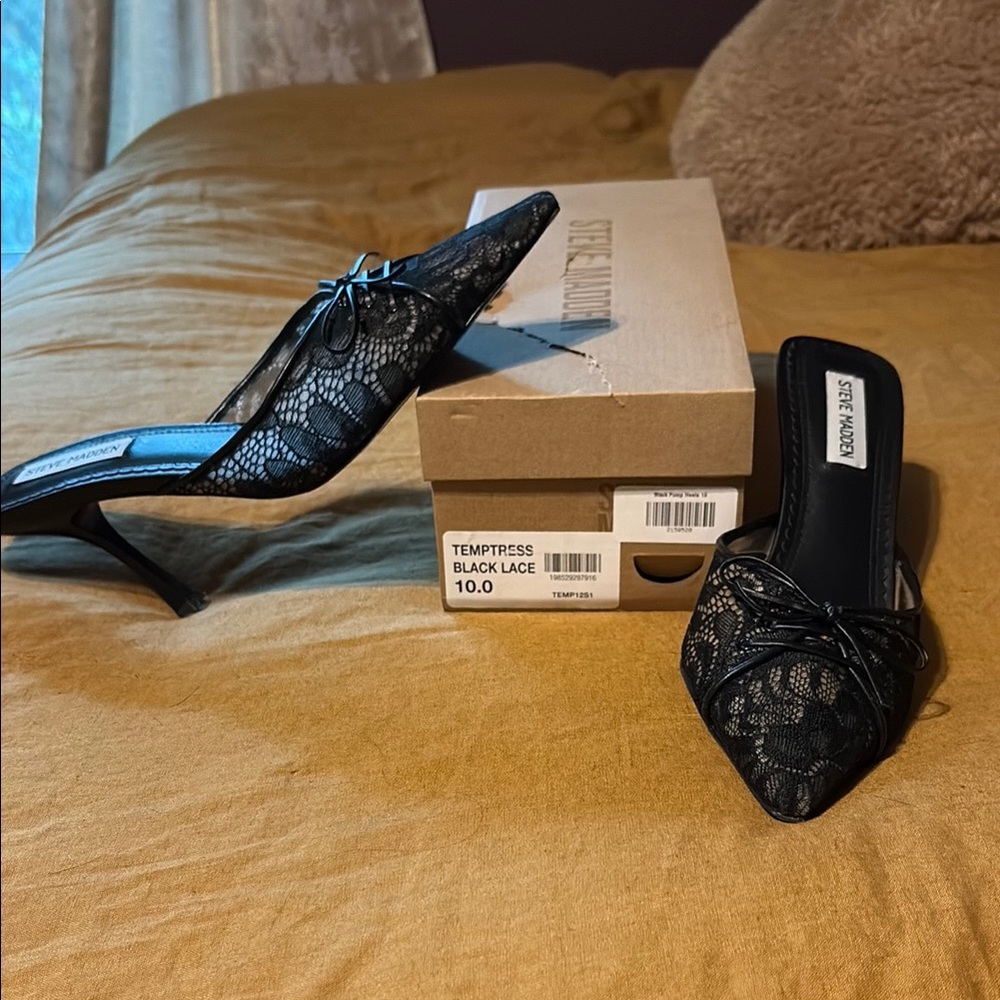 Steve Madden Temptress Black Lace Heels  - Like New!